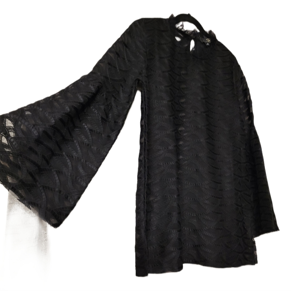 Lace blouse by Suzanne Betro - Picture 2 of 3